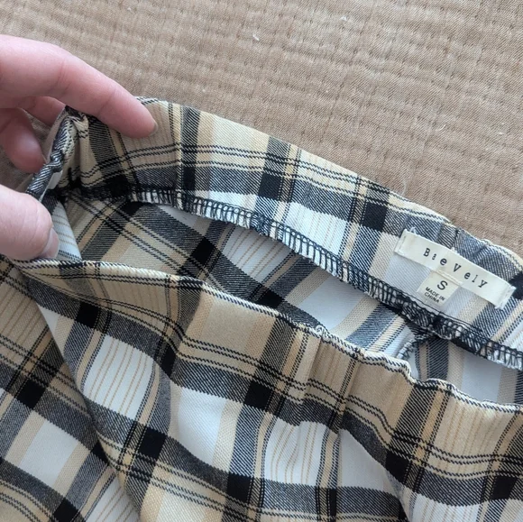 Plaid Women's Cropped Flare Pants! - Picture 4 of 14